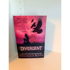 Divergent by Veronica Roth Paperback YA Dystopian Novel